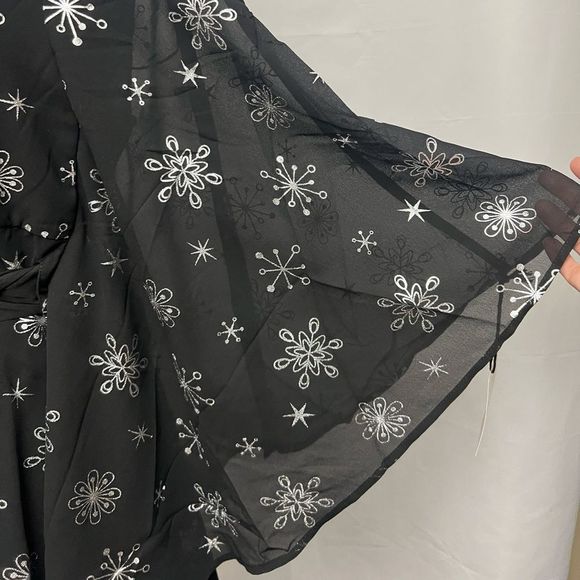 Smak Parlour Black Silver Snowflake Social Climber Caftan - Picture 5 of 10